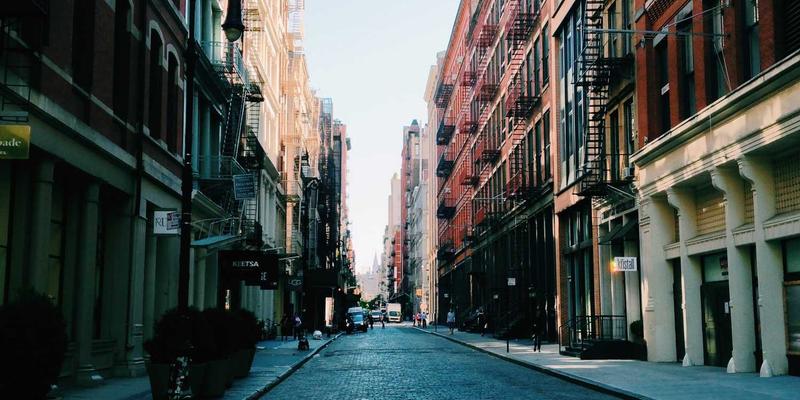 VOCs治理工程如何选型？深度对比活性炭吸附与催化燃烧技术 | 广东万绿达环境解决方案